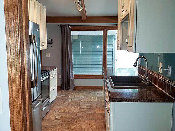 10 24th St SW - Minot House for rent - IPM Rentals (8)_09112019