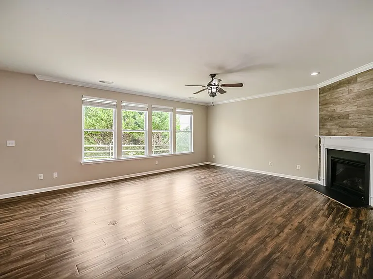 1326 Aurora Ct — Photo 5
