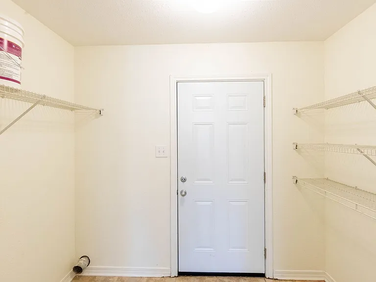 17239 Avondale Cir — Photo 6