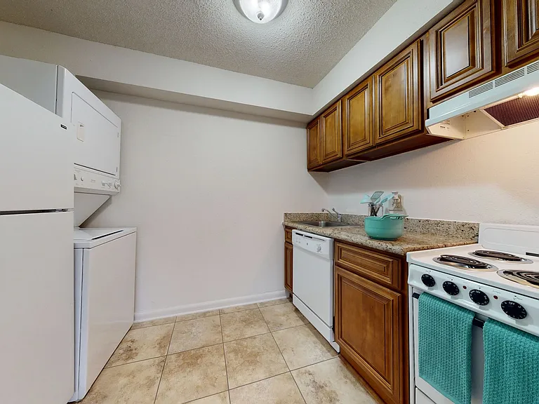 1441 Lake Ave. — Photo 7