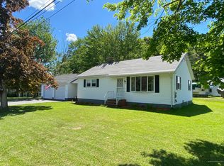 37 Thompson Rd, Veazie, ME 04401