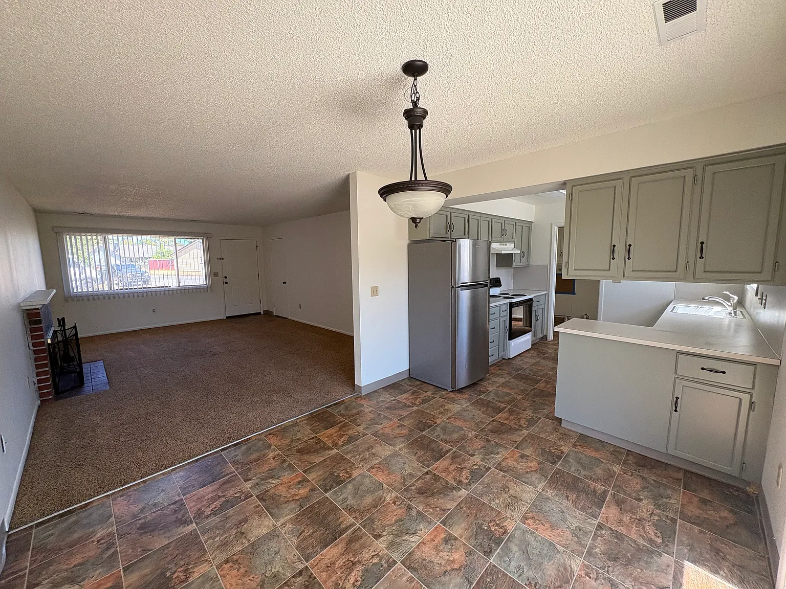 2 bed, 1.5 bath, 1162 sqft, $1,895 — Photo 4