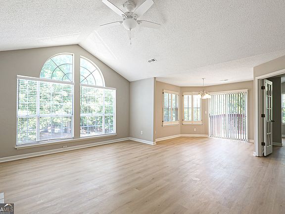 2nd image of 901 Wentworth Ct