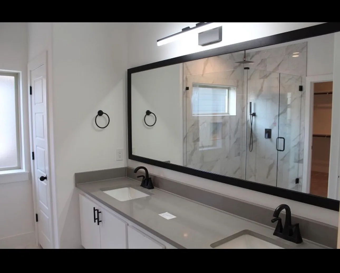 3 bed, 2.5 bath, 2297 sqft, $2,400 — Photo 3