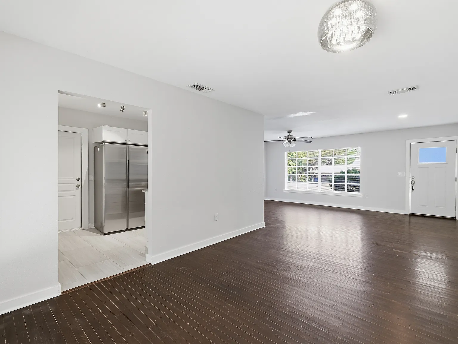 2 bed, 1056 sqft, $2,000 — Photo 2