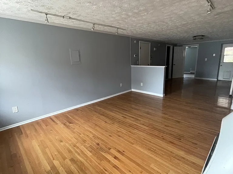 46 Warren St #1 — Photo 2