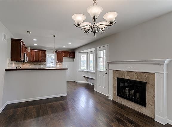 5th image of 504 NW Beau Cir