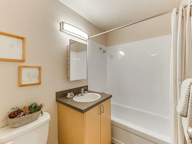 2x1 Model | Bathroom