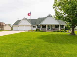 7279 Cliff West Rd, Omro, WI 54963