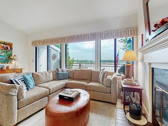 4th image of 555 Lake St #8