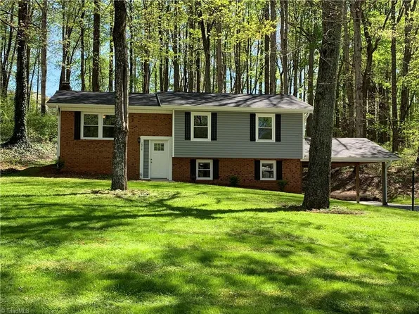 2978 Rhonswood Dr, Tobaccoville, NC 27050