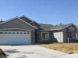 537 Vernazza Ave, Dinuba, CA 93618