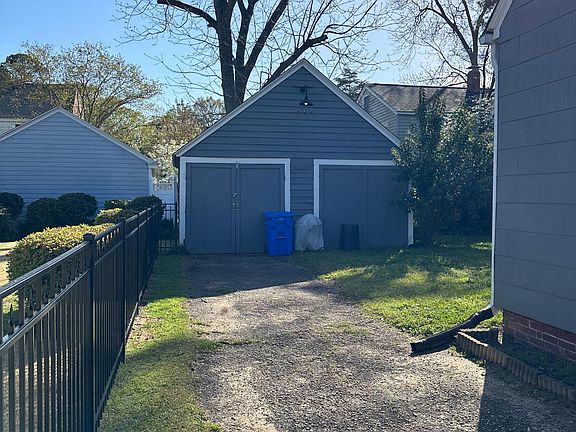 3rd image of 105 Hillcrest Ave