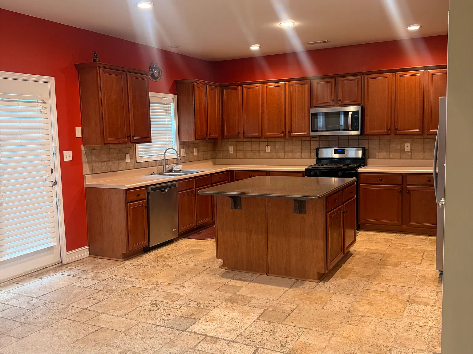 4 bed, 2604 sqft, $2,500 — Photo 3