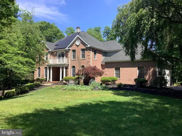 4 Pond View Ln, Titusville, NJ 08560