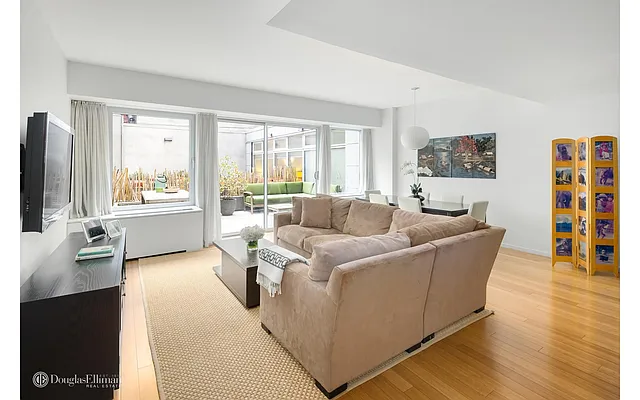 Rented by Douglas Elliman | media 16