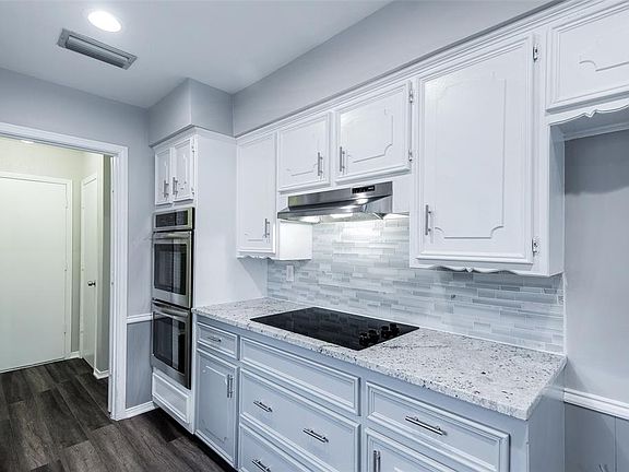 5th image of 2105 Southmoor Dr