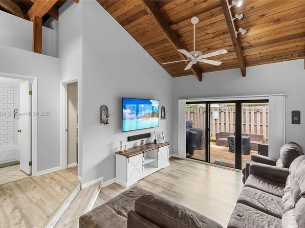 8025 SW 21st Ct, Davie, FL 33324