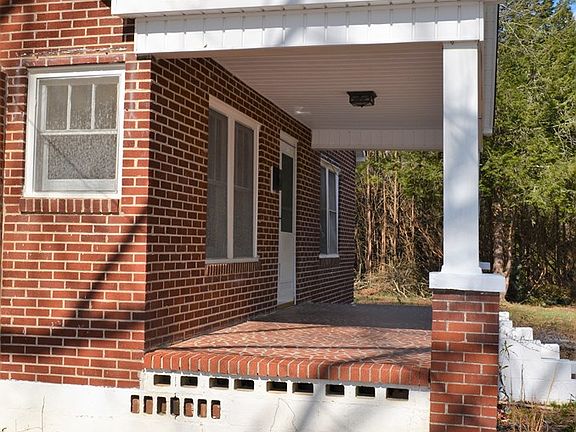 2nd image of 174 Connecticut Ave
