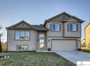 8706 S 68th St, Papillion, NE 68133