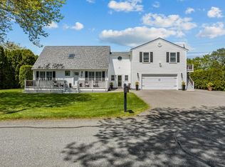 56 Pasture Farm Dr, Middletown, RI 02842