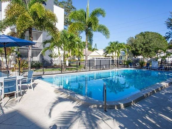 Pool and Sun Deck