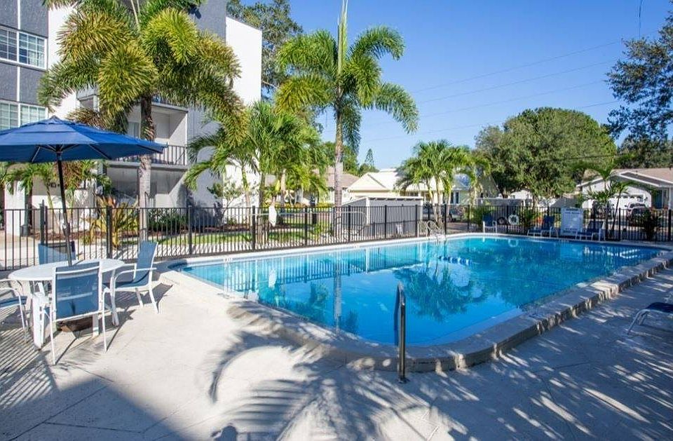 Pool and Sun Deck