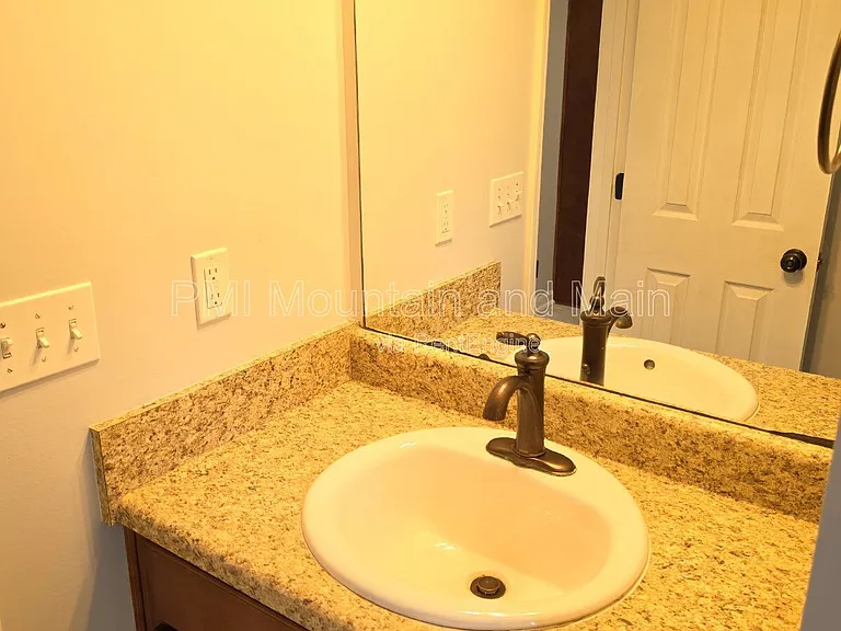 25 Barnett Shoals Dr — Photo 16