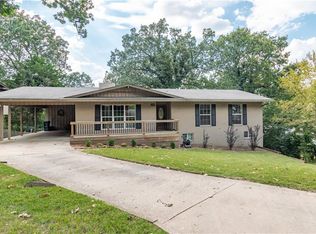 1115 N Oak Dr, Fayetteville, AR 72701