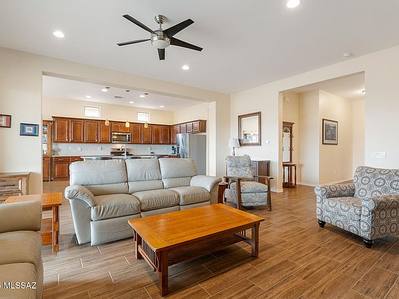 5th image of 814 N Camino Colina Del Pino