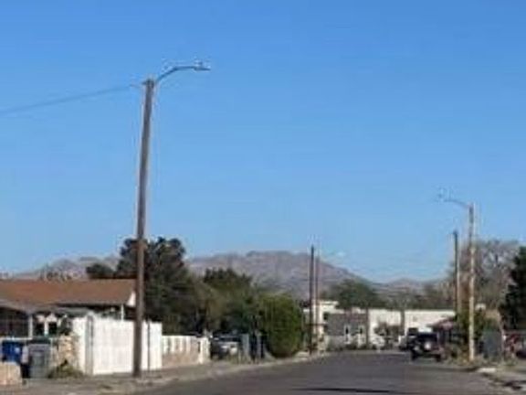 Exterior Neighborhood (street photo)