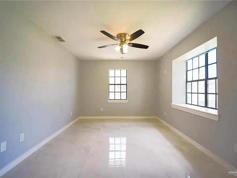 110 N Fir St — Photo 16