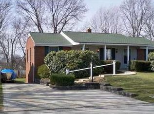 120 Conneaut Dr, Pittsburgh, PA 15239
