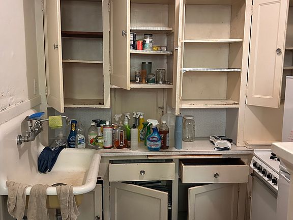 3rd image of 707 5th St SE #G