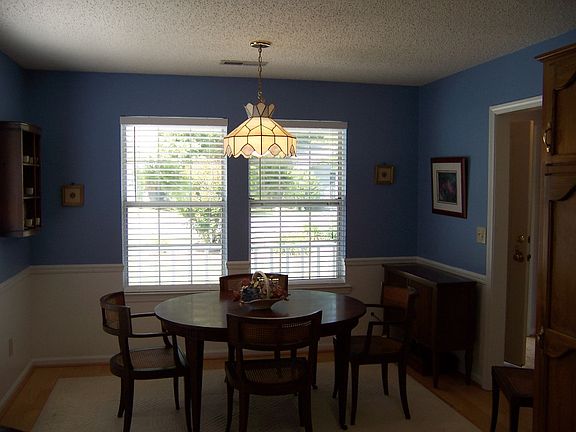Eating area in kitchen