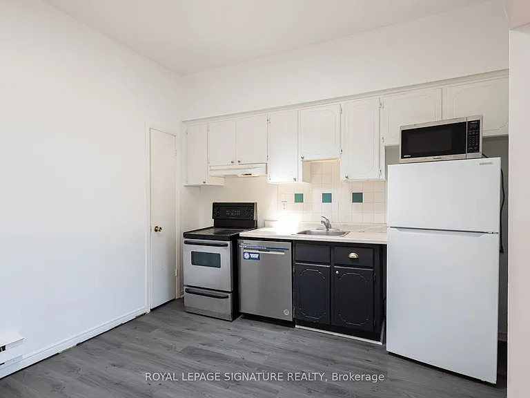 3040 Dundas St W #3 — Photo 5