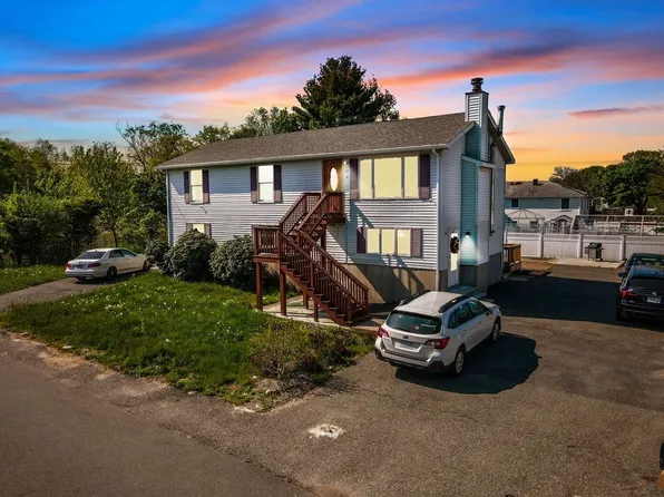 55 Gates Rd, Saugus, MA 01906