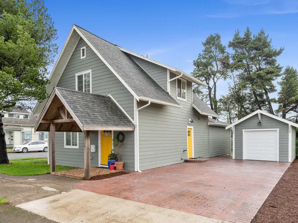 2115 9th St, Tillamook, OR 97141