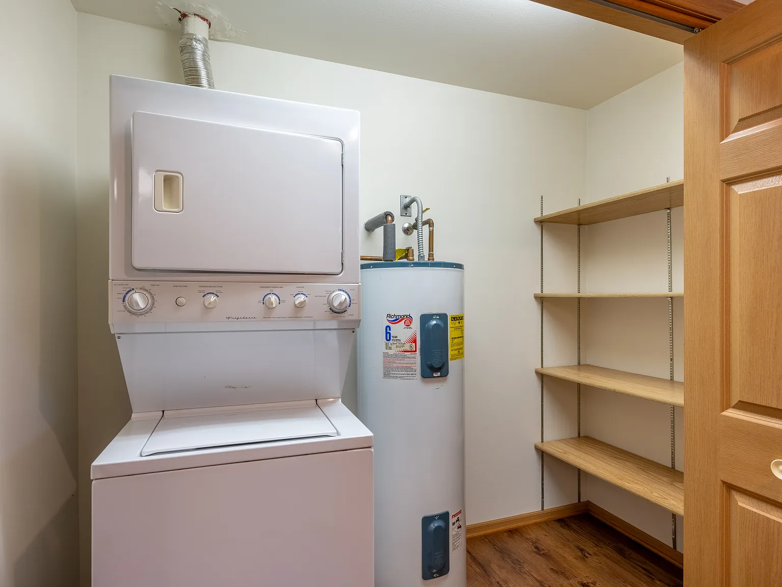 2 bed, 950 sqft, $990 — Photo 3