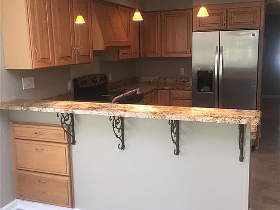 4th image of 16 Wells East Dr #Main