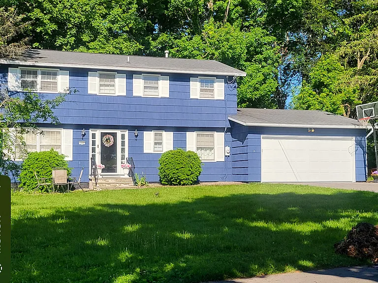 109 Thomas Rd — Photo 2