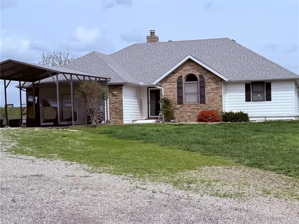 24306 Parade Dr, Lebanon, MO 65536