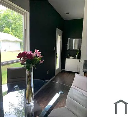 3 bed, 1300 sqft, $2,150 — Photo 2