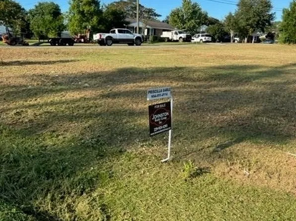 221 Pineview Dr, Americus, GA 31709