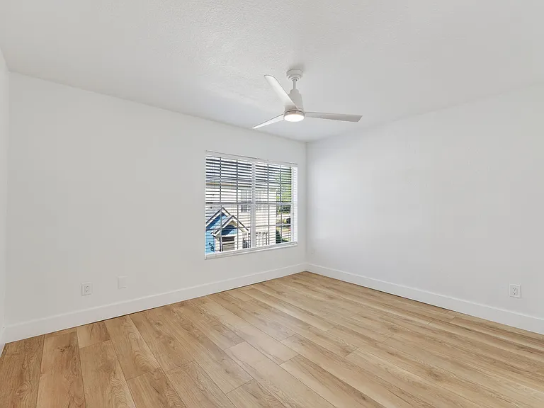 13700 Richmond Park Dr N #1105 — Photo 17
