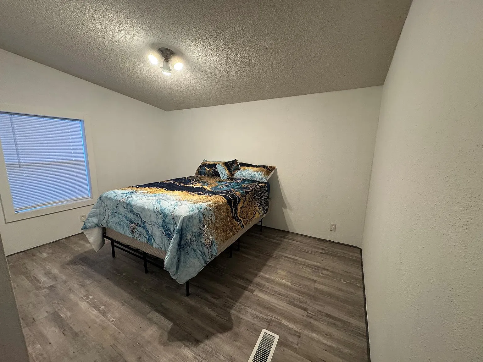 3 bed, 2.0 bath, 1500 sqft, $1,350 — Photo 3