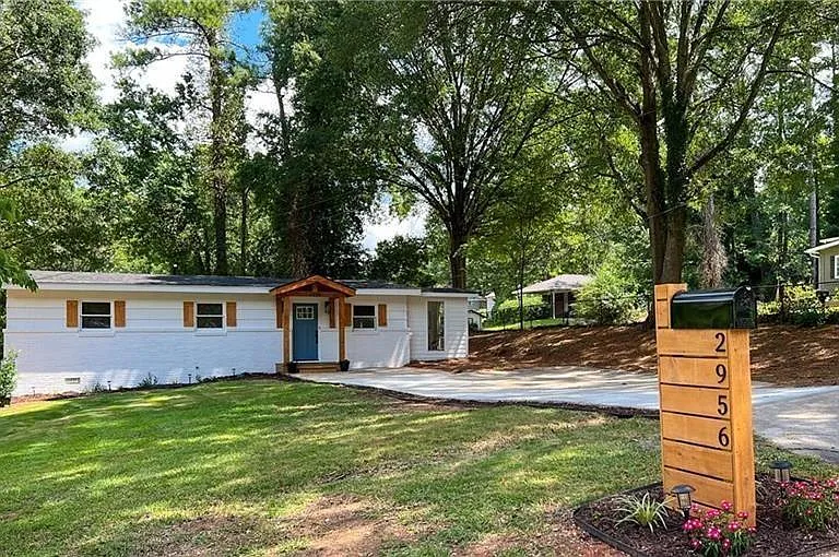 2956 Monterey Dr — Photo 1