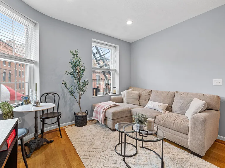 12 Parmenter St #4F — Photo 2
