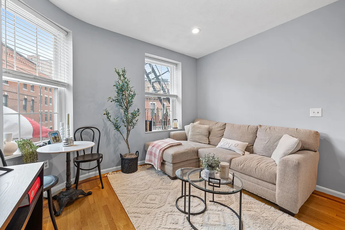 Building Photo - 12 Parmenter St #3F