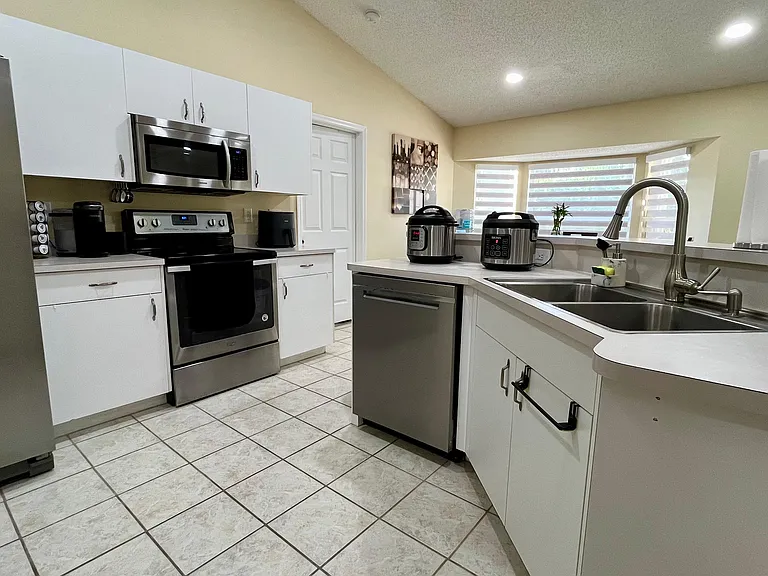 423 Harrison St SW — Photo 6
